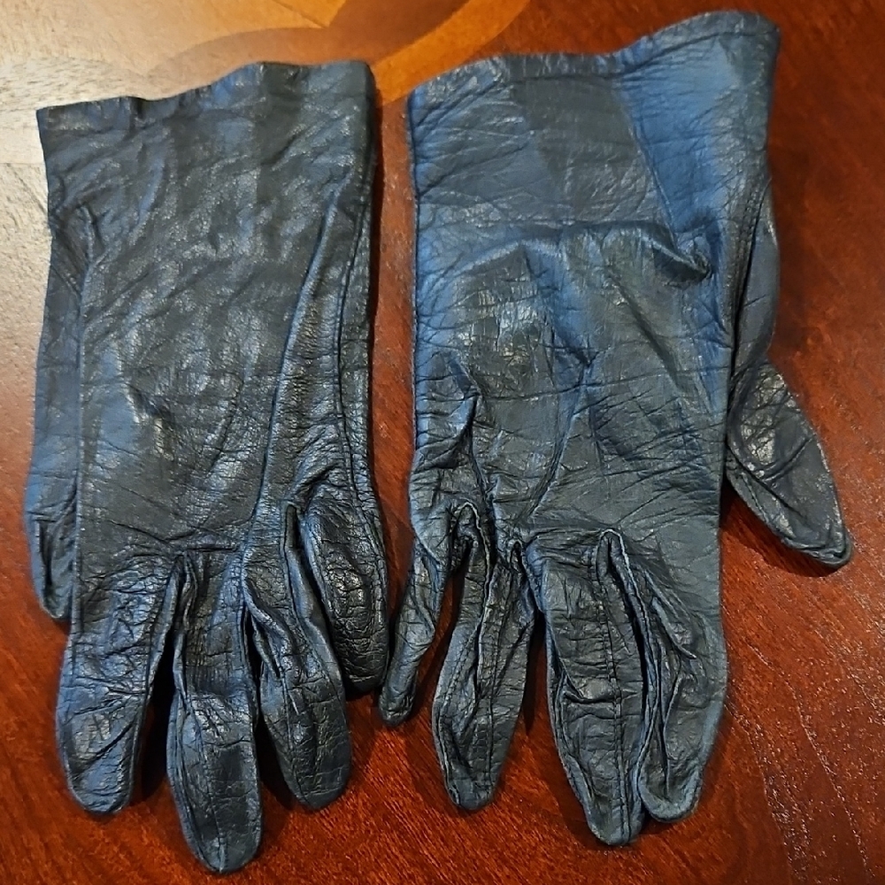 Vintage Womens Leather Gloves Set of 3 in Cream, Black, and Brown - Picture 7 of 11